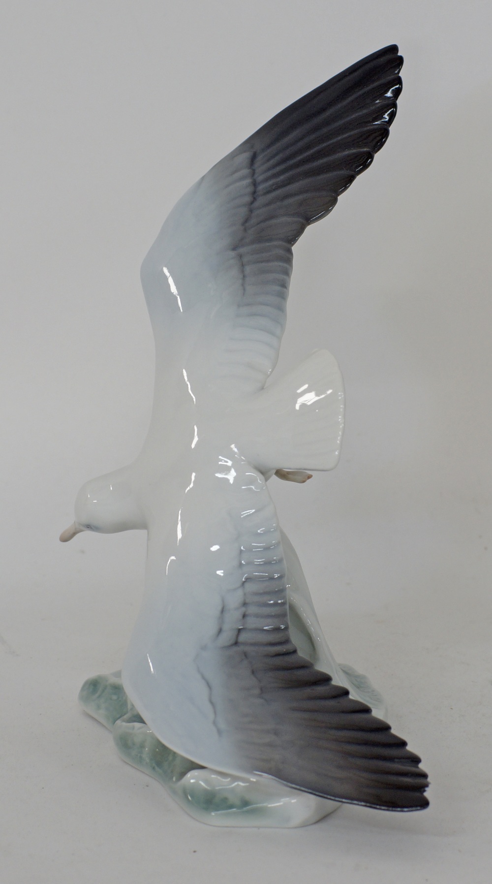 A Rosenthal porcelain figurine of a seagull - Image 4 of 9