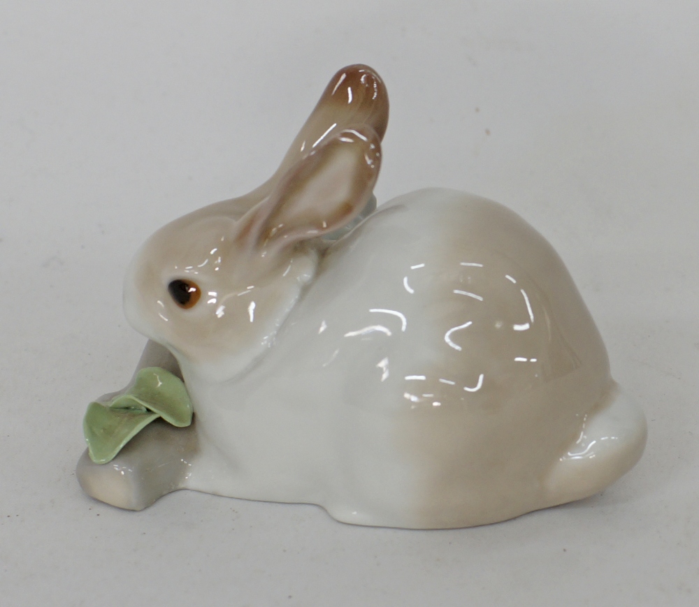 A Lladro porcelain figurine of a rabbit - Image 4 of 5
