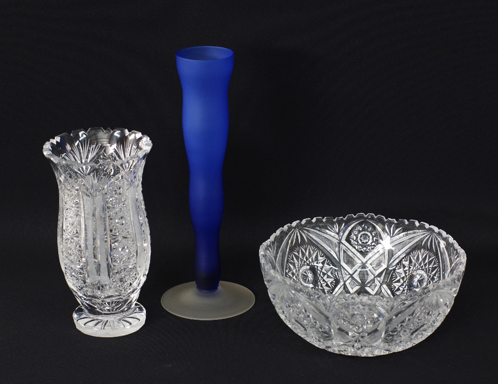 A collection of glassware comprising of a blue frosted “satinato” Murano glass - Bild 2 aus 2