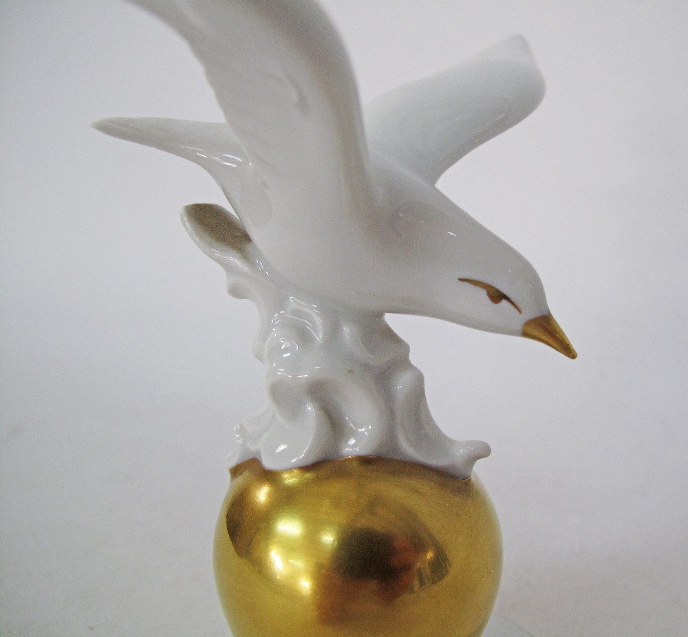A 'Gerold Porzellan Bavaria' white porcelain figurine of a seagull - Image 5 of 5