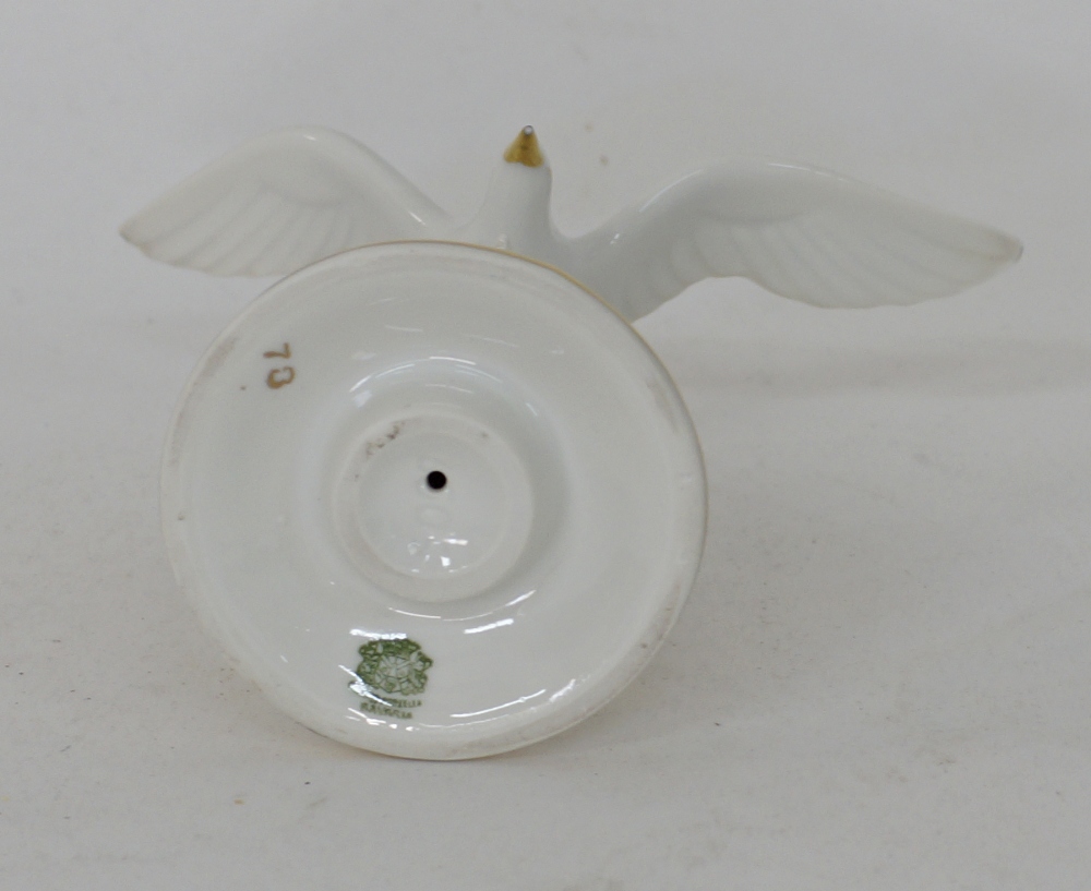 A 'Gerold Porzellan Bavaria' white porcelain figurine of a seagull - Image 3 of 5