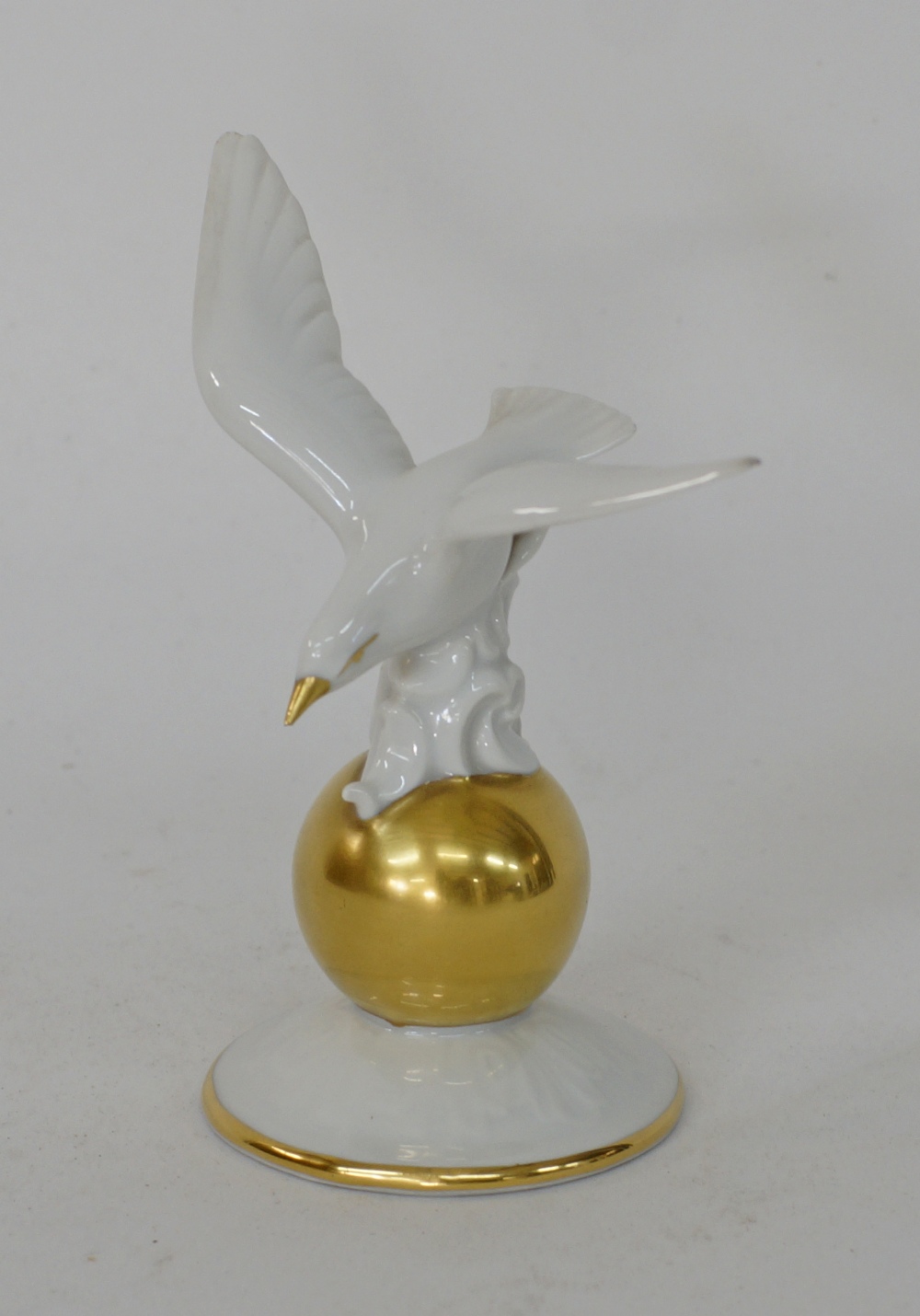 A 'Gerold Porzellan Bavaria' white porcelain figurine of a seagull