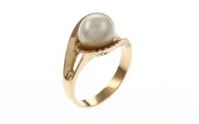 Ring 750/- 6.08 gr. Gelbgold mit Perle. Ringgroesse 54