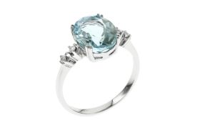 Ring 585/- 2.44 gr. Weissgold mit Diamanten 0.08 ct G/si und Aquamarin ca. 3.5 ct Ringgroesse 51