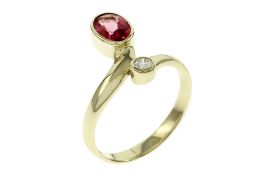 Ring 585/- 3.19 gr. Gelbgold mit Diamant F/vs 0.05 ct und Spinell ca. 0.40 ct Ringgroesse 53