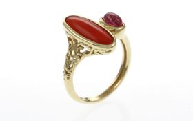 Ring 585/- 5.11 gr. Gelbgold mit Koralle ca. 2.00 ct und Rubelith ca. 0.30 ct Ringgroesse 58