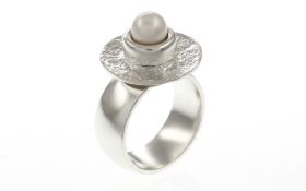 Ring 13.97 g 925/- Silber mit Perle Ringgroesse 55