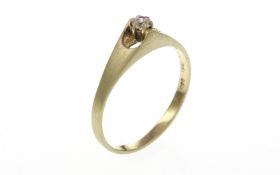 Ring 585/- 2.19 gr. Gelbgold mit Zirkonia. Ringgroesse 57