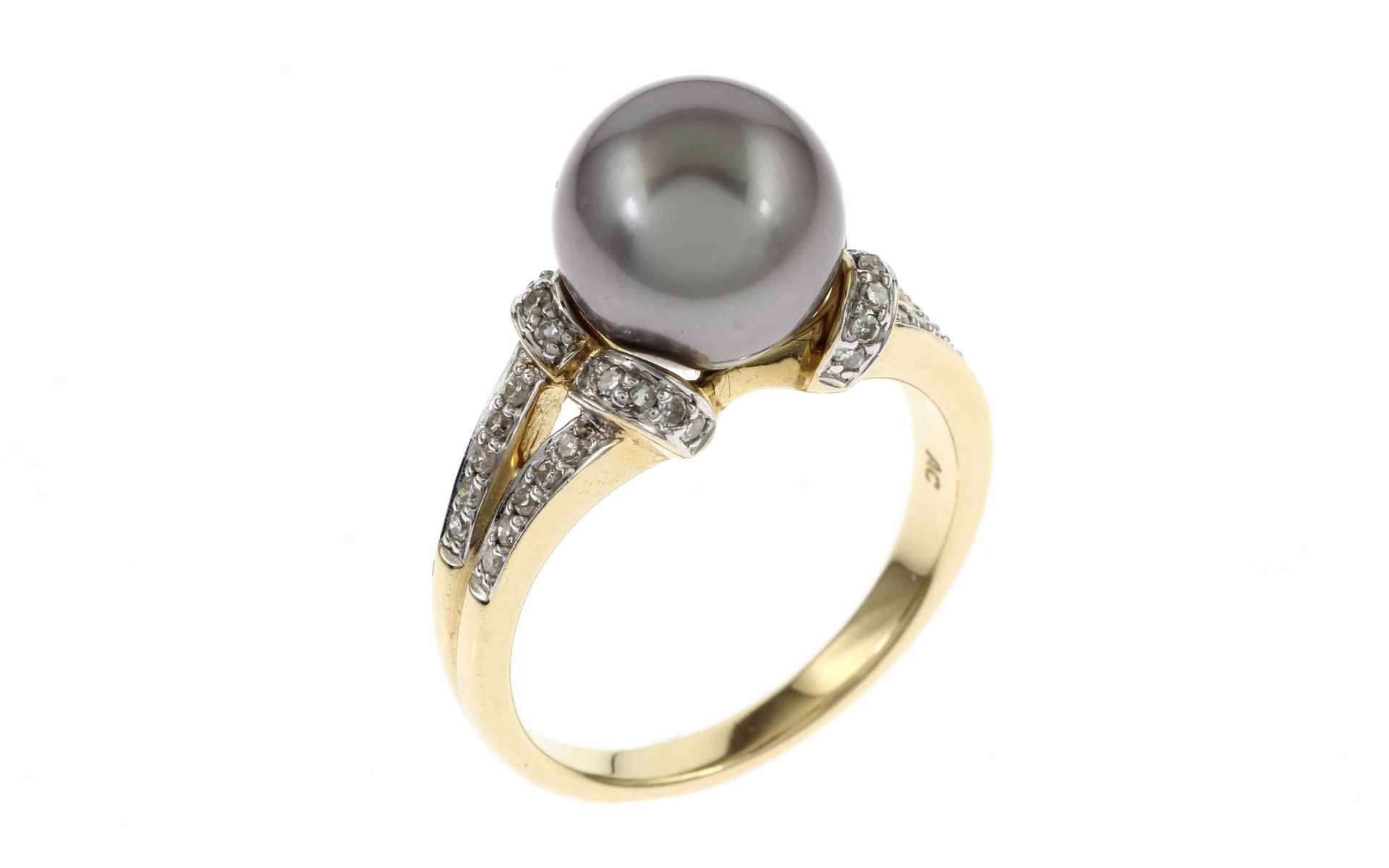 Ring 5.25g 585/- Gelbgold mit ca. 40 Diamanten zus. ca. 0.40 ct. G/vs und Tahiti-Zuchtperle. Ringgro