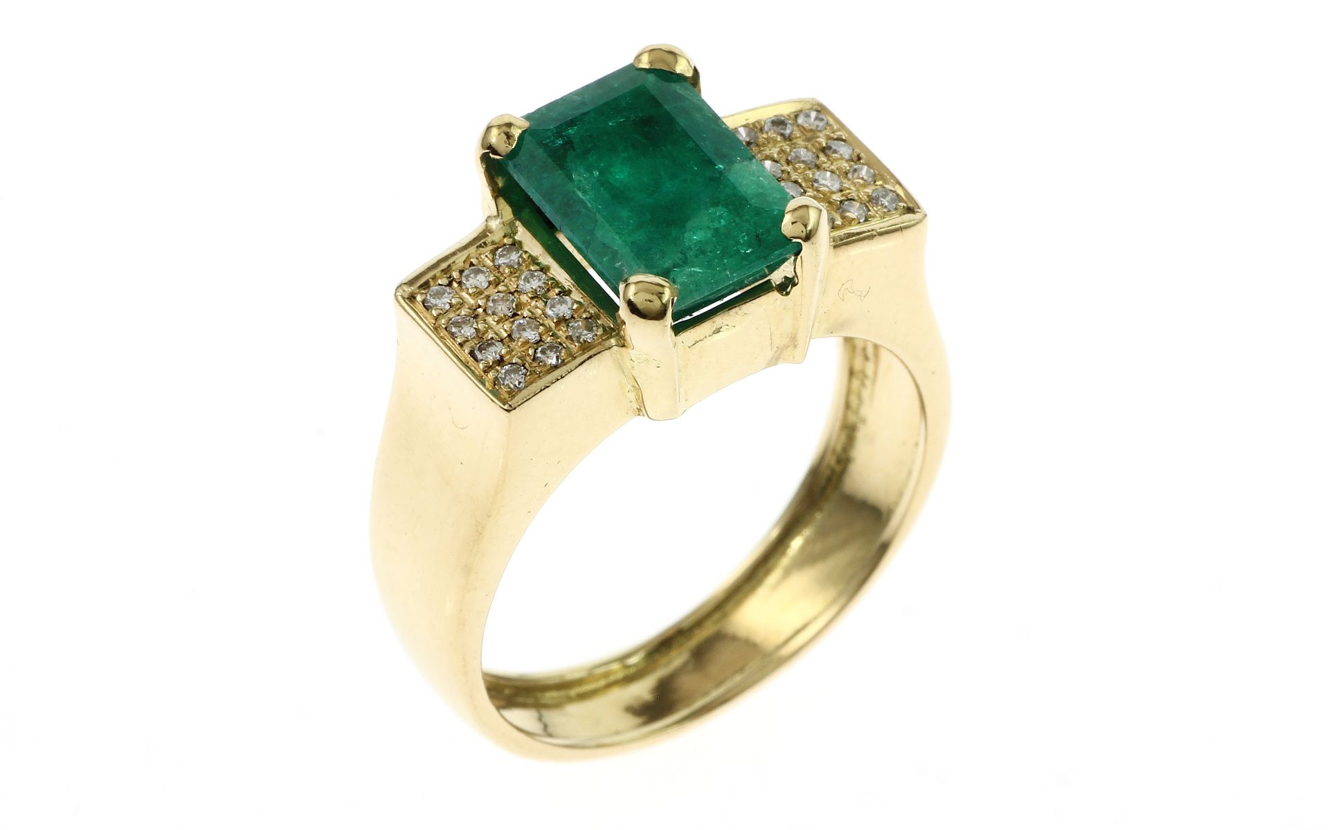 Ring 750/- 6.82 Gelbgold mit Diamanten 0.24 ct und Smaragd ca. 2.50 ct. Ringgroesse 54