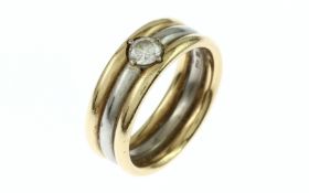 Ring 12.89g 750/- Gelbgold und Weissgold mit Diamant ca. 0.40 ct. G/vs2. Ringgroesse ca. 61