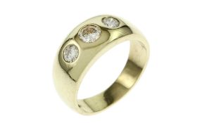Ring 8.23g 750/- Gelbgold mit 3 Diamanten zus. ca. 0.53 ct.. Ringgroesse ca. 54