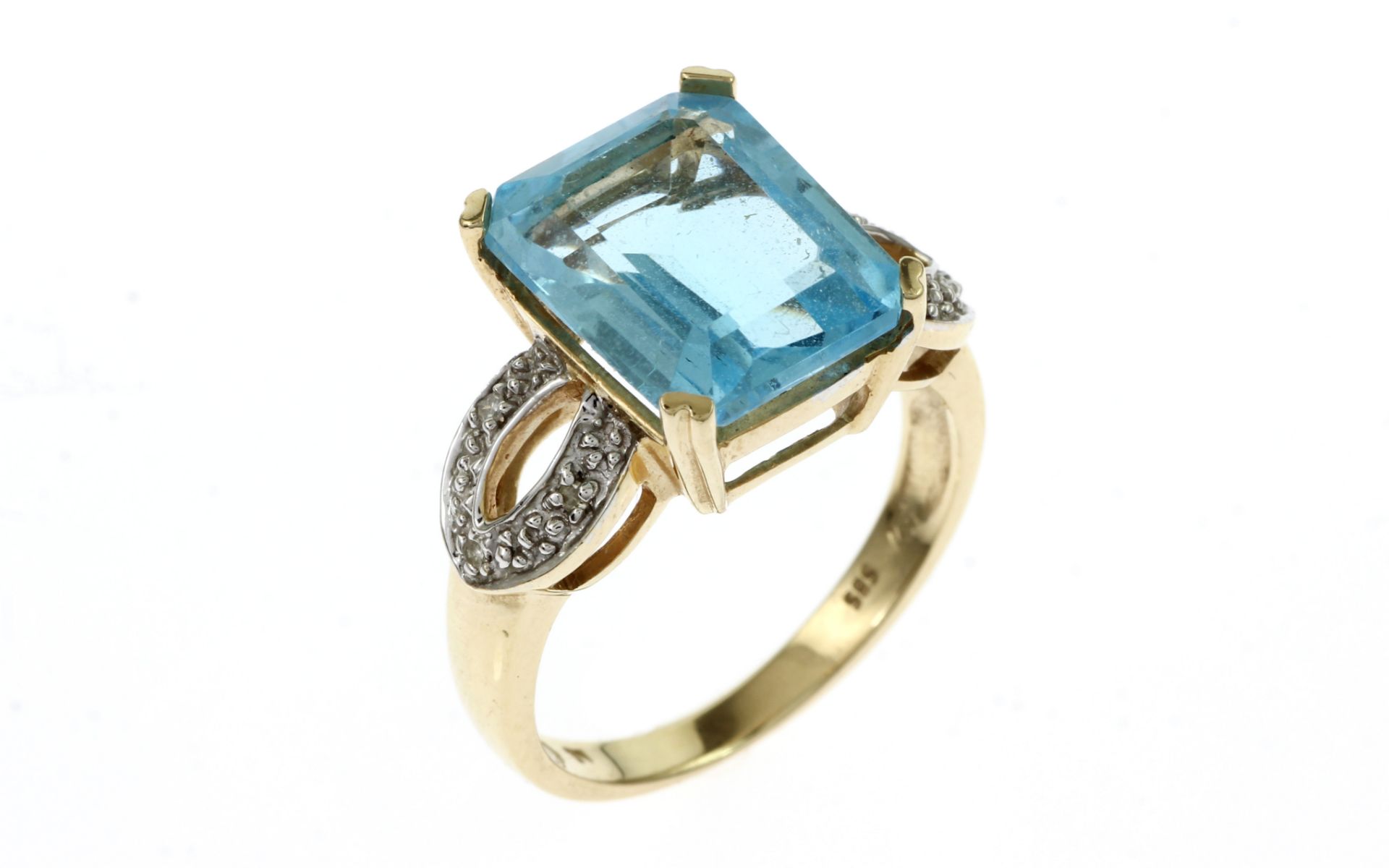 Ring 5.03g 585/- Gelbgold mit 6 Diamanten zus. ca. 0.06 ct. und Blautopas. Ringgroesse ca. 53