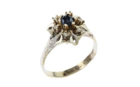 Ring 3.66g 585/- Weissgold mit 6 Diamanten ca. 0.12 ct. und Saphir. Ringgroesse 54