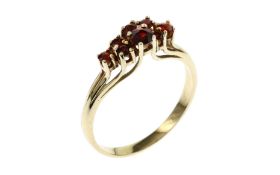 Ring 2.57g 585/- Gelbgold mit Granat. Ringgroesse ca. 58