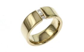 Ring 11.29g 333/- Gelbgold mit 3 Diamanten zus. ca. 0.15 ct.. Ringgroesse ca. 56