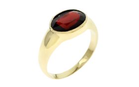 Ring 2.98g 585/- Gelbgold mit Granat. Ringgroesse ca. 49