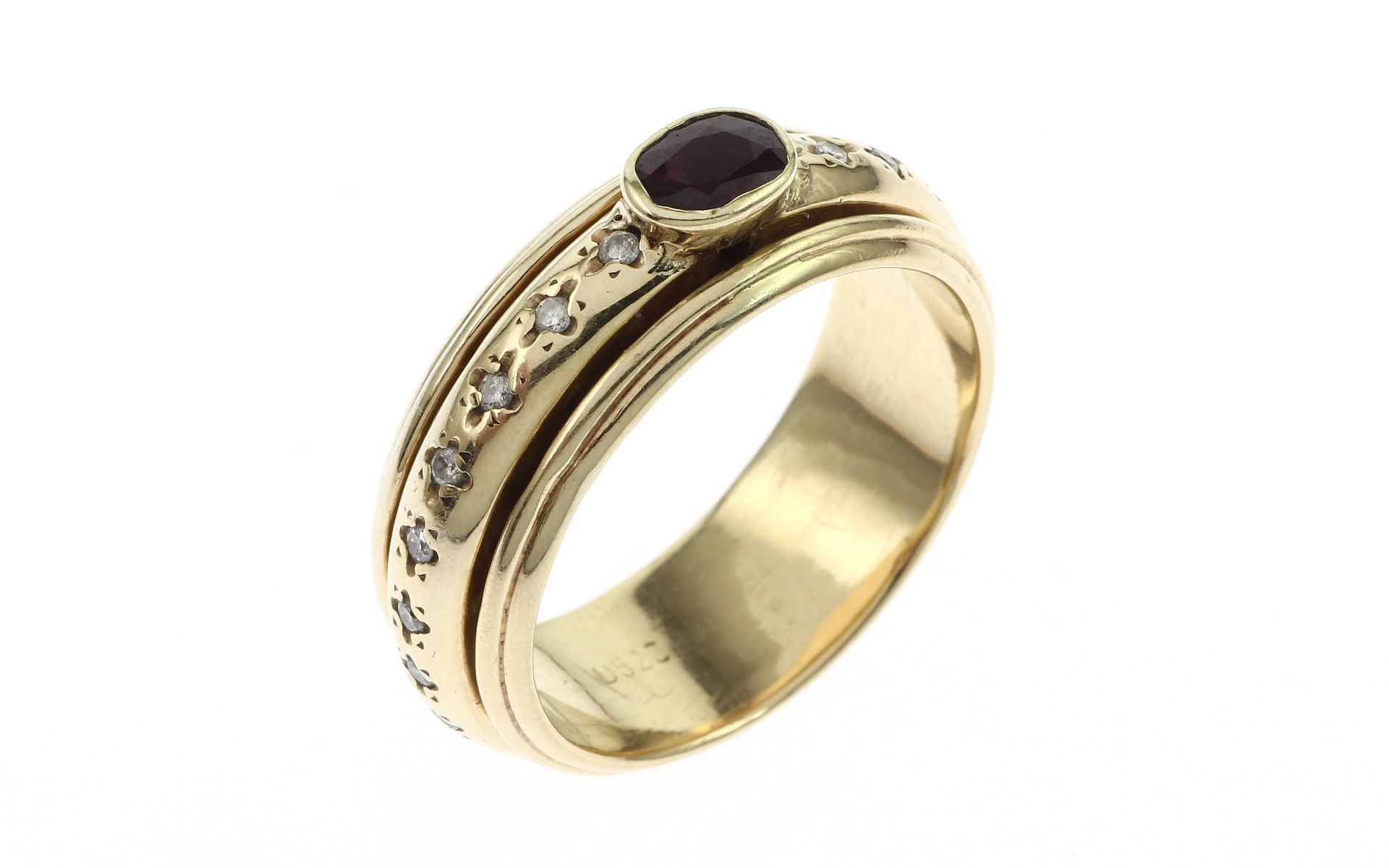 Ring 13.33g 750/- Gelbgold mit 24 Diamanten zus. ca. 0.48 ct. und Rubin. Ringgroesse 66