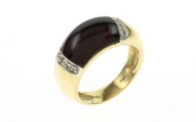 Ring 8.23g 750/- Gelbgold mit 10 Diamanten zus. ca. 0.10 ct. und Granat. Ringgroesse ca. 54