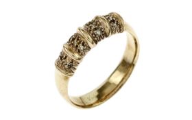 Ring 2.99g 585/- Gelbgold mit 12 Diamanten zus. ca. 0.12 ct.. Ringgroesse ca. 51