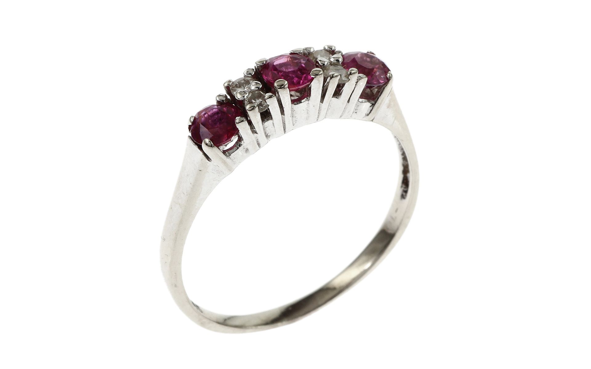 Ring 2.09g 585/- Weissgold mit 4 Diamanten zus. ca. 0.08 ct. und Rubinen. Ringgroesse ca. 56