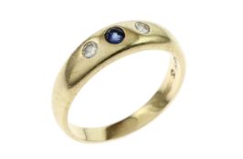 Ring 4.17g 585/- Gelbgold mit 2 Diamanten zus. ca. 0.14 ct. und Saphir. Ringgroesse ca. 56