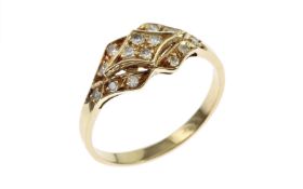 Ring 2.29g 585/- Gelbgold mit 14 Diamanten zus. ca. 0.28 ct. G/pi. Ringgroesse ca. 57