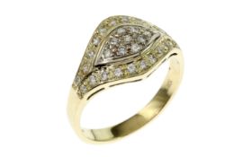 Ring 3.02g 585/- Gelbgold und Weissgold mit 33 Diamanten zus. ca. 0.50 ct.. Ringgroesse ca. 51