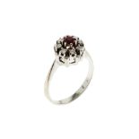 Ring 3.87 gr. 750/- Weissgold mit Diamanten ca. 0.20 ct und Rubin