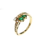 Ring 3.35g 750/- Gelbgold mit 11 Diamanten zus. ca. 0.28 ct. und Smaragden. Ringgroesse ca. 52