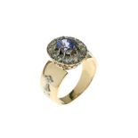 Ring 12.08g 750/- Gelbgold mit 12 Diamanten zus. ca. 0.36 ct. H/pi und natuerlicher Saphir. Ringgroe