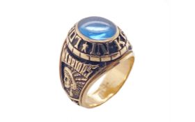 Ring 13.82g 416/- Gelbgold mit Topas. Ringgroesse ca. 57