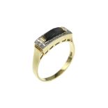 Ring 3.81g 585/- Gelbgold und Weissgold mit 22 Diamanten zus. ca. 0.22 ct. G/vs und Onyx. Ringgroess