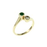 Ring 3.56g 585/- Gelbgold mit Diamant ca. 0.15 ct. und Smaragd. Ringgroesse ca. 53