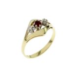 Ring 2.88g 585/- Gelbgold und Weissgold mit 2 Diamanten zus. ca. 0.03 ct. G/si und Rubin. Ringgroess