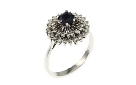 Ring 3.85g 750/- Weissgold mit 40 Diamanten zus. ca. 0.80 ct. G/vs-si und Saphir. Ringgroesse ca. 54