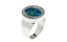 Ring 16.17g 750/- Weissgold mit 44 Diamanten zus. ca. 0.44 ct. F/vvs und Opal. Ringgroesse ca. 61