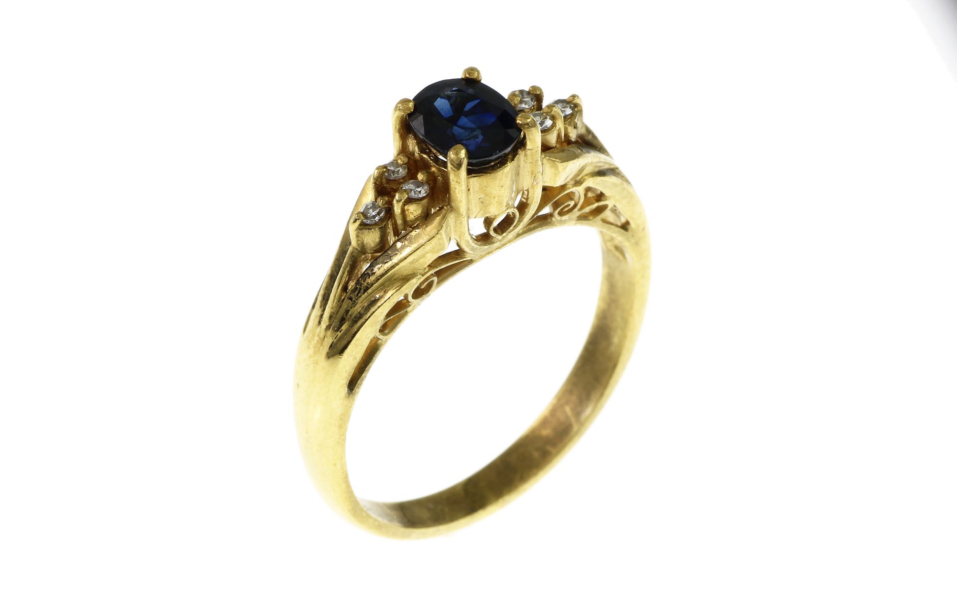 Ring 4.89g 585/- Gelbgold mit 6 Diamanten zus. ca. 0.09 ct. und Saphir. Ringgroesse ca. 56