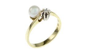 Ring 3.38g 585/- Gelbgold und Weissgold mit Diamant ca. 0.03 ct. F/vvs2 und Akoya-Zuchtperle. Ringgr