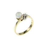 Ring 3.38g 585/- Gelbgold und Weissgold mit Diamant ca. 0.03 ct. F/vvs2 und Akoya-Zuchtperle. Ringgr