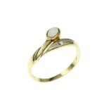 Ring 1.74g 585/- Gelbgold und Weissgold mit Diamant ca. 0.02 ct. H/vs und Opal. Ringgroesse ca. 53