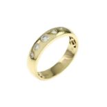 Ring 4.39g 585/- Gelbgold mit 5 Diamanten zus. ca. 0.42 ct.. Ringgroesse ca. 57