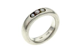 Ring 8.69g 925/- Silber mit Perlen. Ringgroesse ca. 53