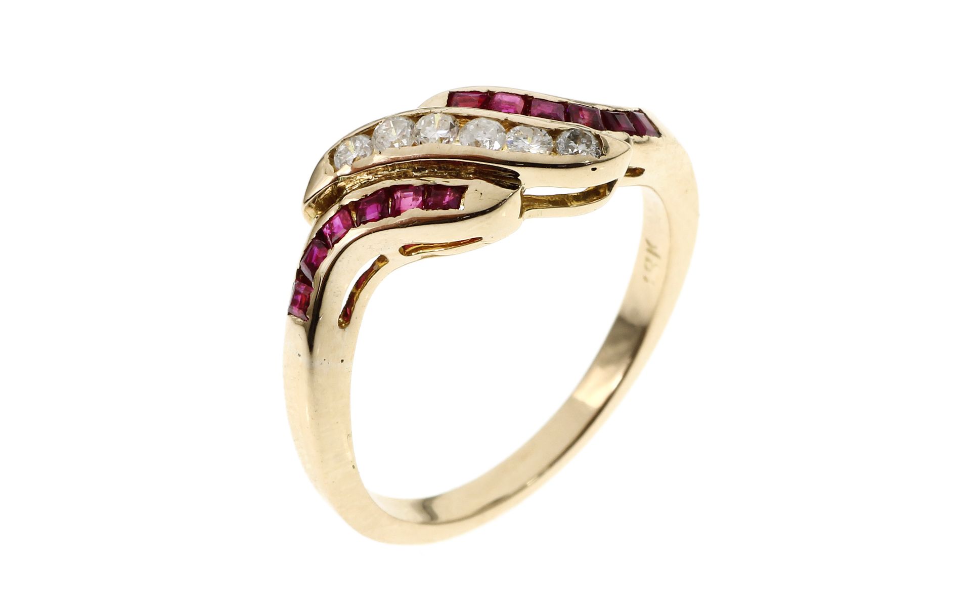 Ring 3.33g 750/- Gelbgold mit 6 Diamanten zus. ca. 0.18 ct. und Rubinen. Ringgroesse ca. 53