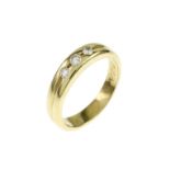 Ring 5.6g 585/- Gelbgold mit 3 Diamanten zus. ca. 0.18 ct.. Ringgroesse ca. 57