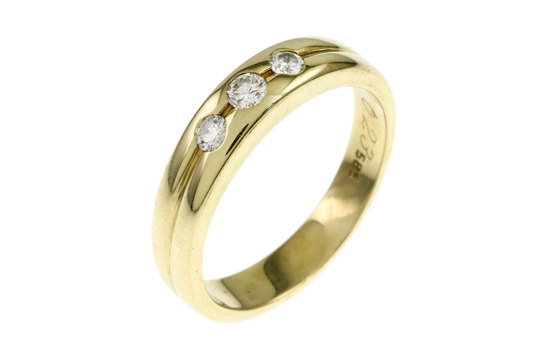 Ring 5.6g 585/- Gelbgold mit 3 Diamanten zus. ca. 0.18 ct.. Ringgroesse ca. 57