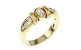 Ring 5.66 gr. 585/- Gelbgold mit 7 Diamanten. Ringgroesse 55.5