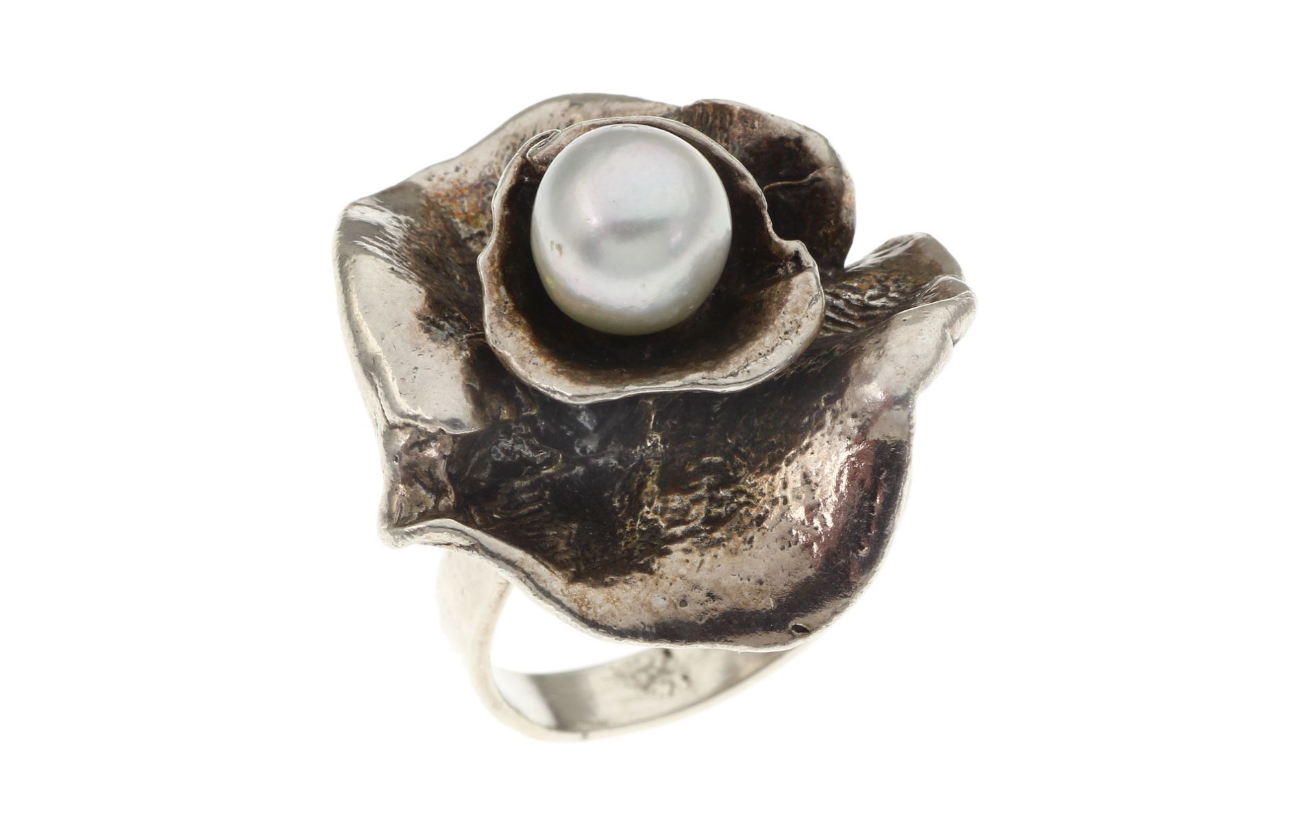 Ring 13.39g 925/- Silber mit Perle. Ringgroesse ca. 56