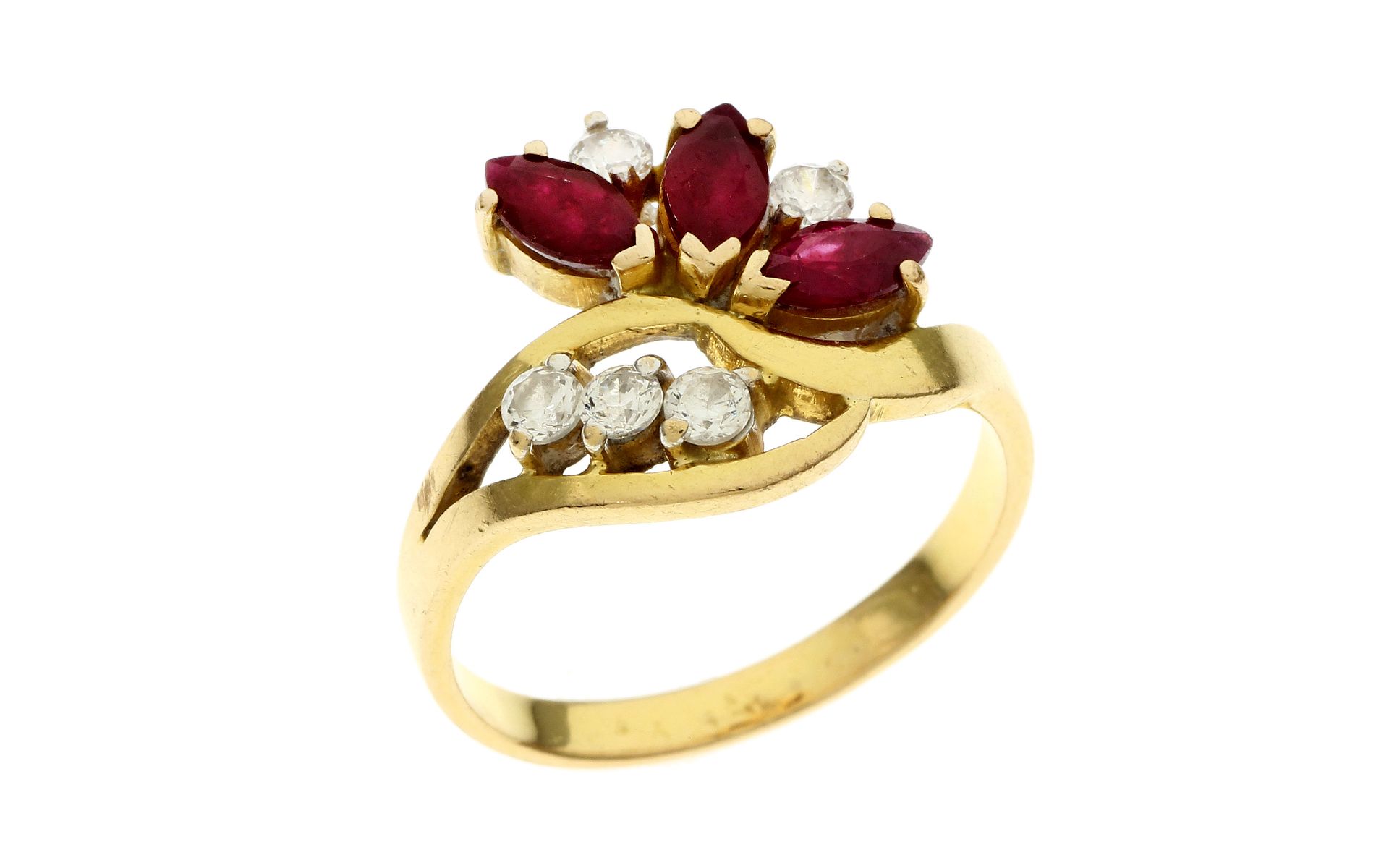 Ring 4.28g 750/- Gelbgold mit Rubinen und Zirkonia. Ringgroesse ca. 54