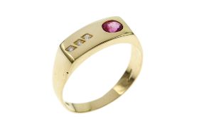 Ring 4.36g 750/- Gelbgold mit 3 Diamanten zus. ca. 0.03 ct. H/pi und Rubin. Ringgroesse ca. 61